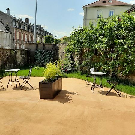 La chambre de maître du boulevard Thiers, entrée et terrasse privatives Remiremont Extérieur photo