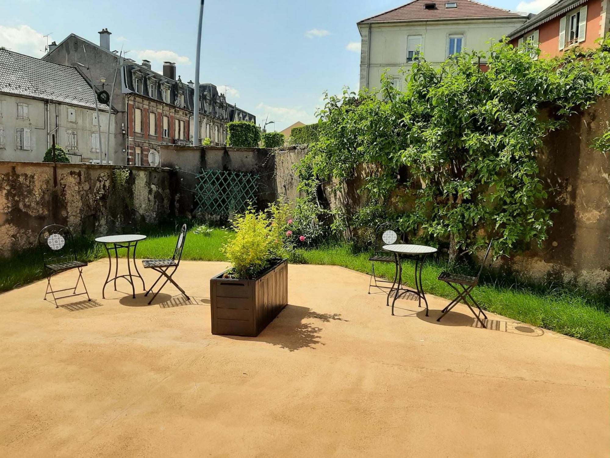 La chambre de maître du boulevard Thiers, entrée et terrasse privatives Remiremont Extérieur photo